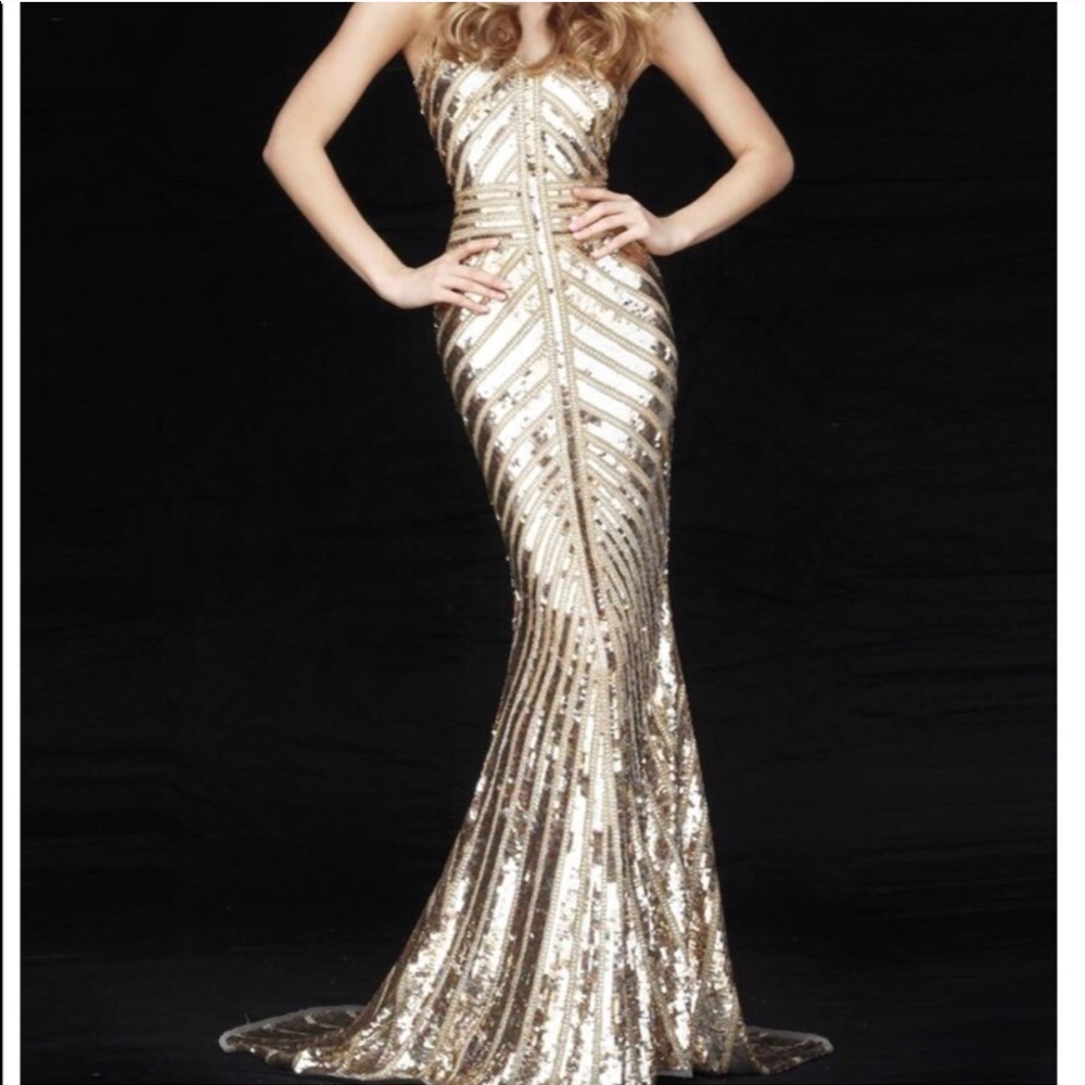 Gorgeous sequins dress